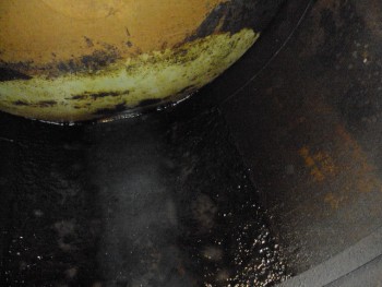 Intérieur d'une citerne non révisée